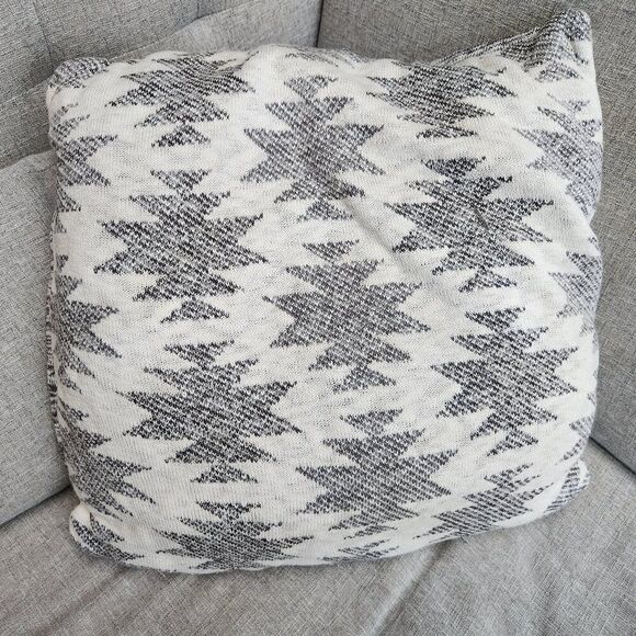 Grey & White knit pillow / 20x20 - Picture 1 of 2